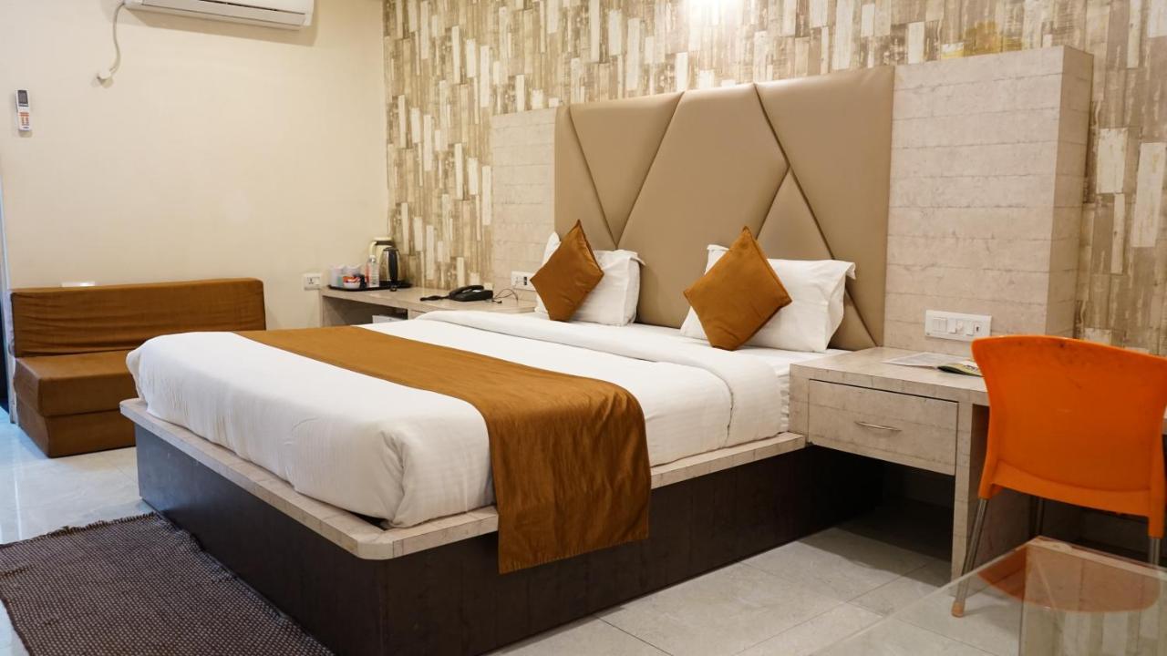 K3 Club Residency Hotell Jhānsi Eksteriør bilde