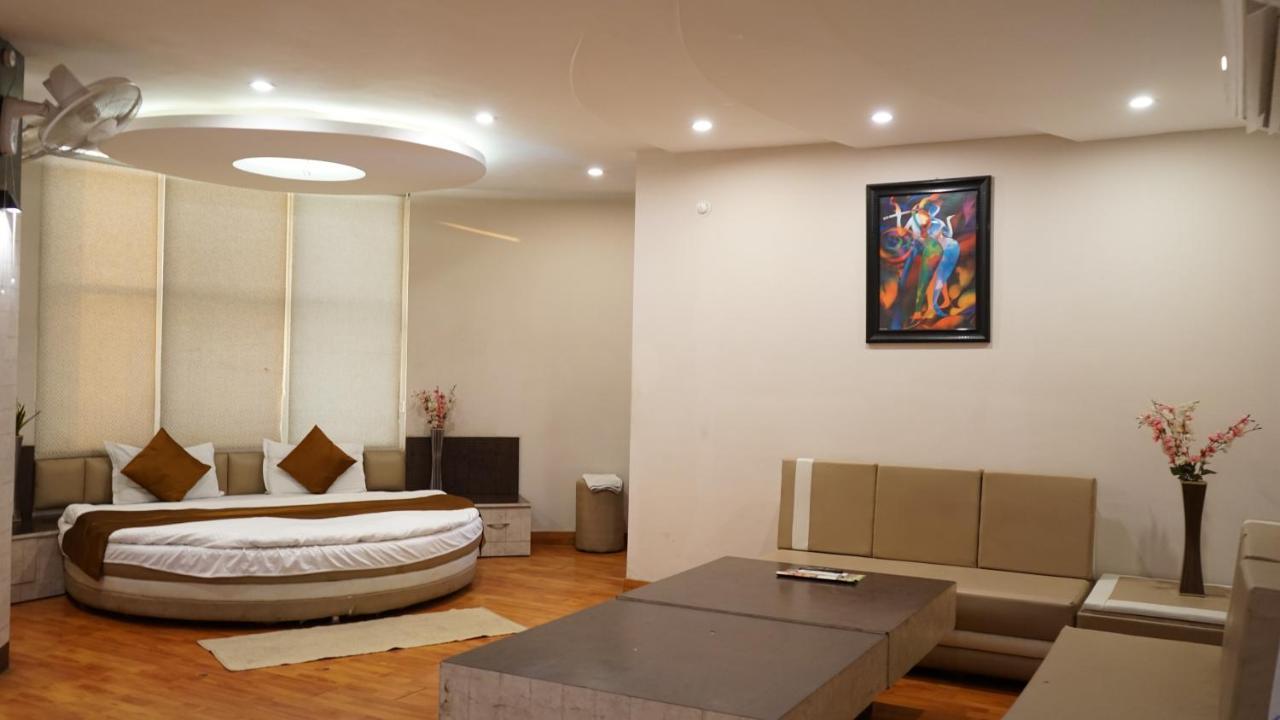 K3 Club Residency Hotell Jhānsi Eksteriør bilde