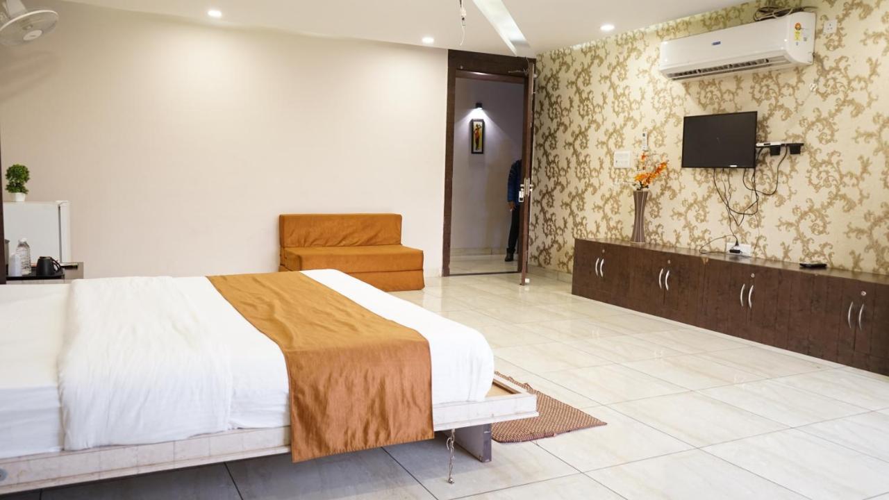 K3 Club Residency Hotell Jhānsi Eksteriør bilde